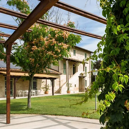 Amazing In Papiano With Patio And Bbq فيلة Casalina